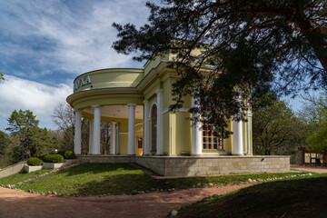 Fototapeta premium pavilion in the park in the park