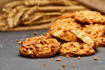 Crunchy peanut cookies with a delicious nutty topping, perfect for a sweet and satisfying snack