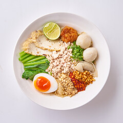 บะหมี่ ต้มยำ โบราณ มะนาวสด ไข่แดง