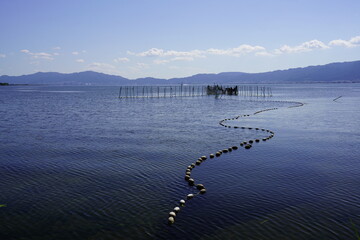 エリ網のある琵琶湖の風景