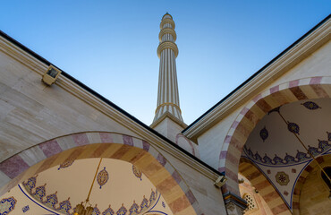 Obraz premium minaret of traditional Islamic mosque in Grozny Chechnya Russia