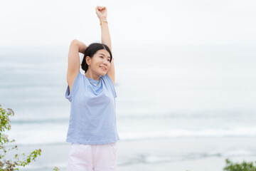 自然の中にいる女性の健康イメージ
