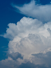 夏の青空と積乱雲の風景