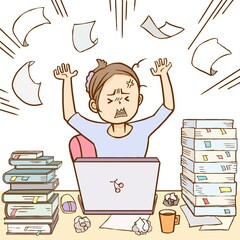 散らかったデスクで働く女性