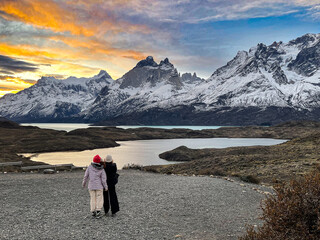 Fototapeta premium Women enjoying the sunset at Torres del Paine