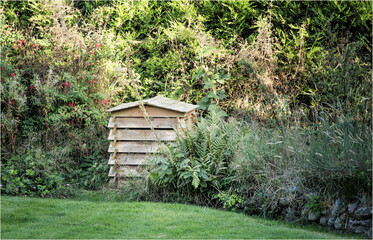 Garden composting bin in the shape of a bee hive