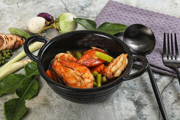 Prawn with asparagus and spices