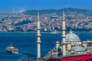 Naklejka premium Türkiye. Istanbul. A cruise on the Bosphorus and in the foreground the Sultan Ahmed mosque