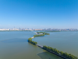 Obraz premium Summer scenery of Wuhan East Lake Scenic Area