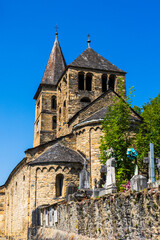 Obraz premium Eglise romane du XIe siècle du village pyrénéen de Saint-Aventin, à proximité de Bagnères-de-Luchon