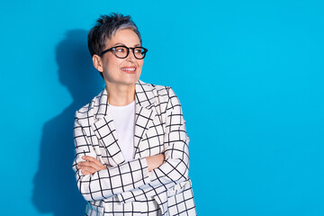 Photo of stunning successful retired woman wear white trendy clothes look empty space isolated on blue color background © deagreez