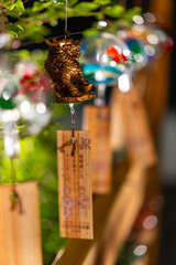 光り輝く風鈴と麒麟