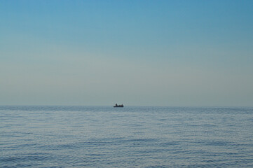 Obraz premium Bateau seul en mer