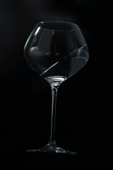 glass wine glass, the tilt of the glass, the liquid level in the glass, a beautiful picture of the dishes