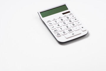 シンプルな電卓と白い背景
