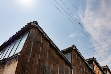 ノコギリ屋根のレトロな織物工場