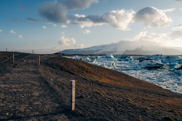 Fototapeta premium Glacier lagoon Jokulsarlon in iceland during golden hour