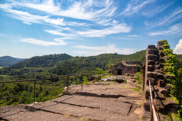 Burg Wasigenstein (Elsass, Frankreich). Bei der Burgruine handelt es sich um die &Uuml;berreste einer mittelalterlichen Felsenburg im Biosph&auml;renreservat Pf&auml;lzerwald-Nordvogesen