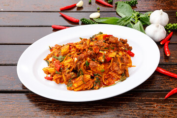 Spicy stir-fried bird is a Thai dish with a spicy flavor.