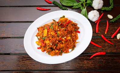 Spicy stir-fried bird is a Thai dish with a spicy flavor.