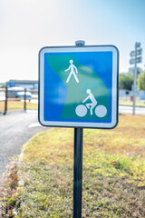 Panneau voie verte - circulation des pi&eacute;tons et v&eacute;hicules non motoris&eacute;s - mobilit&eacute; douce