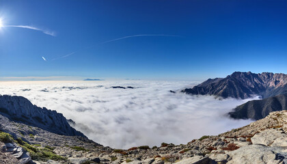 Obraz premium Sea of clouds covered mountains