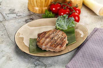 Grilled tuna medallion in the plate