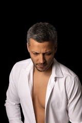 Obraz premium A man with a shaved head and a beard is wearing a white shirt