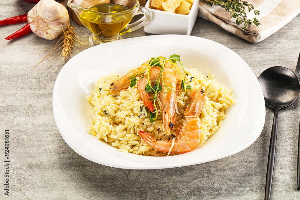 Wall mural italian pasta orzo with prawn