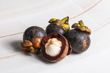 Obraz premium Sweet purple organic tropical mangosteen