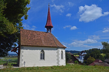 Fototapeta premium Die gotische Wyher Kapelle bei Ettiswil, Kanton Luzern
