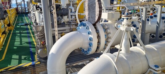 Oil and gas processing platform FPSO