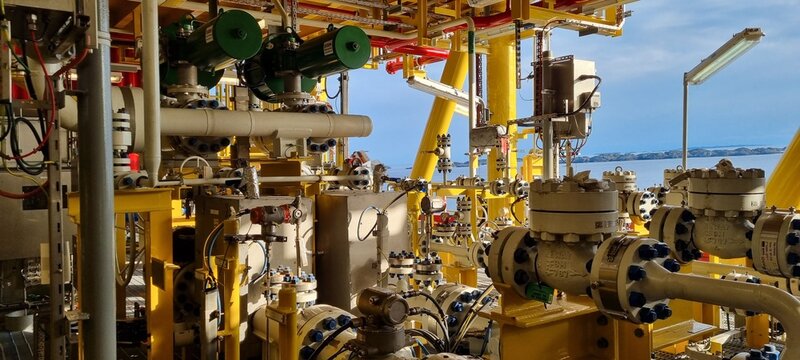 Oil and gas processing platform FPSO