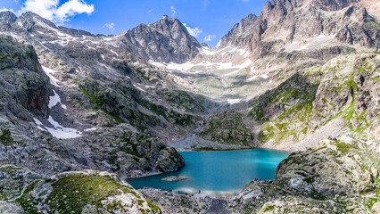 Le lac blanc dans la vallée de Chamonix vers le Mont Blanc