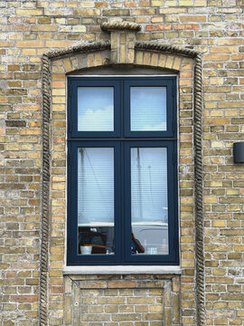 Architektur dekorative Fensterfasche aus Ziegelsteinen