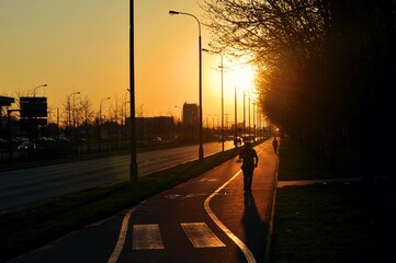 Zachód słońca w mieście © Marcin