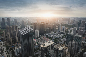 Fototapeta premium A Stunning Aerial View of a Cityscape at Sunset