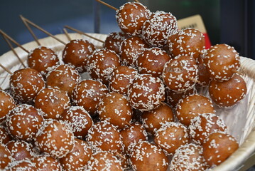 the traditional Sichuan snack （Deep-Fried Sweet Glutinous Rice Ball）