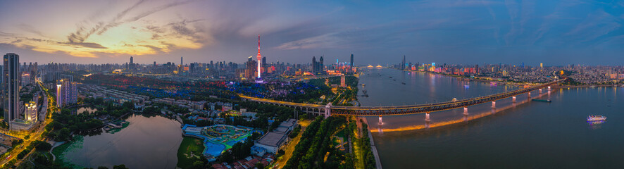 Obraz premium Skyline view of Wuhan City landmark