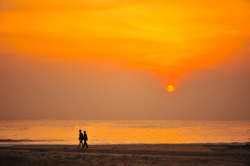 Obraz premium Dramatic sunset sky with clouds. Dramatic sunset over the sea