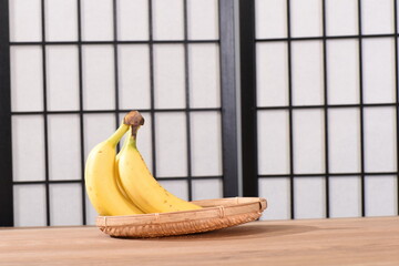 和室に置かれたバナナ