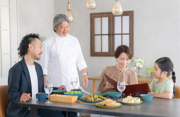 Family Restaurants Chef explaining to a family