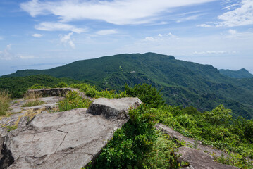 小豆島の高原 大観望の岩場から眺める寒霞渓