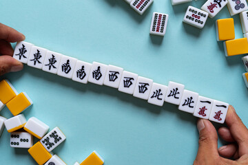 Fototapeta na wymiar マージャンで遊ぶ