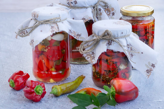 Paprika und Pfefferoni - Gartenernte - in Gl&auml;sern eingekocht, zum Aufbewahren