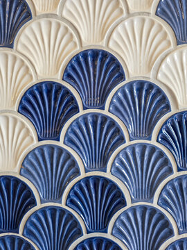 Blue and white sea shell tiles pattern