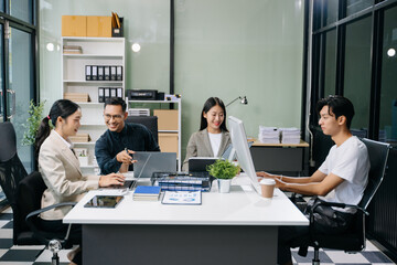 Obraz premium Business team discuss at meeting room. working together with laptop ,tablet and smart phone on desk Financial