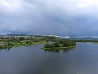 Obraz premium Clouds over the river