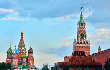 Fototapeta premium Saint Basil's Cathedral and Spasskaya Tower in Moscow, Russia 