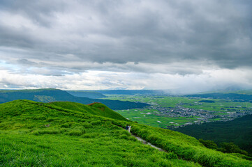 Fototapeta premium 曇天の阿蘇